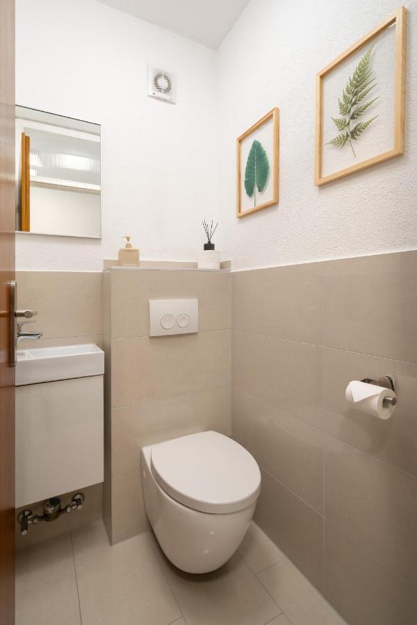 Unique Zentral Gelegene 2 Zimmer Maisonettewohnung Inkl Tiefgaragenplatz 菲林根-施文宁根 外观 照片