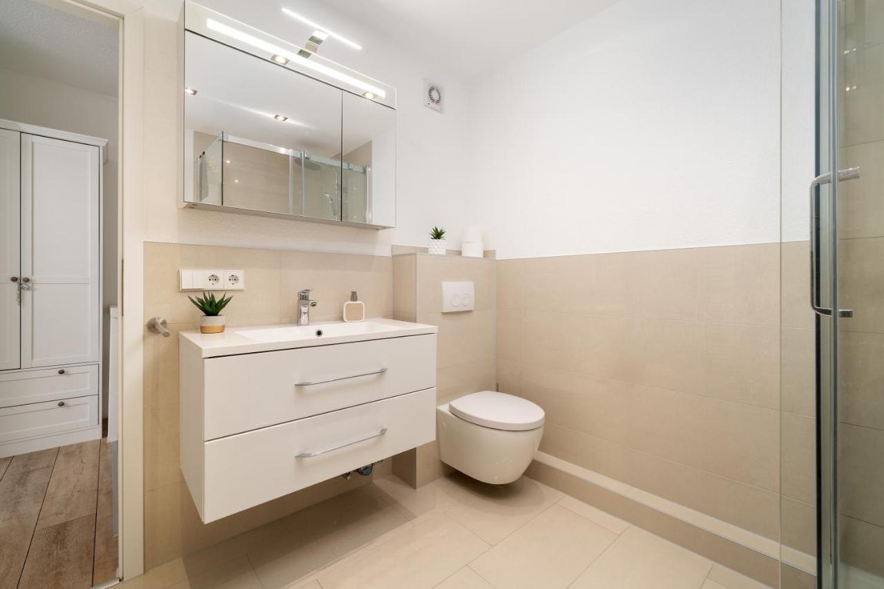 Unique Zentral Gelegene 2 Zimmer Maisonettewohnung Inkl Tiefgaragenplatz 菲林根-施文宁根 外观 照片
